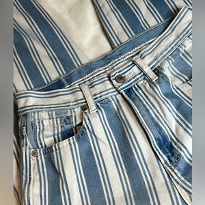 American Eagle Size 2 Regular Blue and White Striped Jean